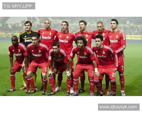 足球明星壁纸混剪展现球场魅力与激情的视觉盛宴