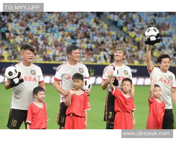 没绑鞋带的足球明星们如何在赛场上展现独特风采与个人魅力