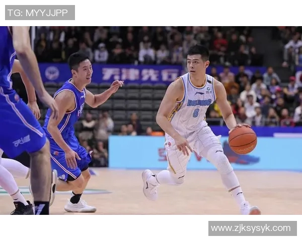 方硕的篮球之路：从青涩新秀到球队核心的成长历程与心路历程